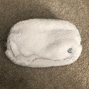 NWT Lululemon Everyday Belt Bag Fleece Natural